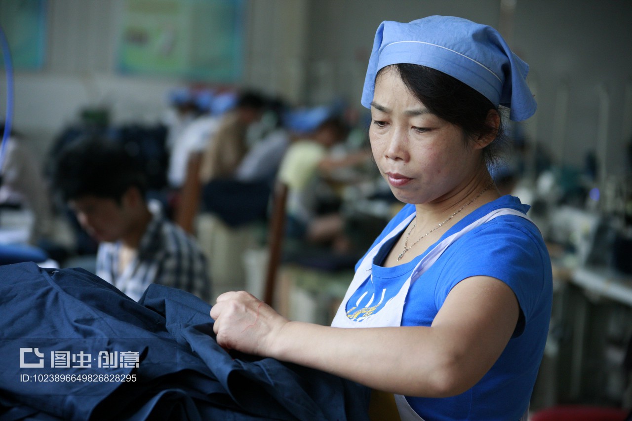 秋艳服装厂女工 用巧手缝制走向世界的劳保服